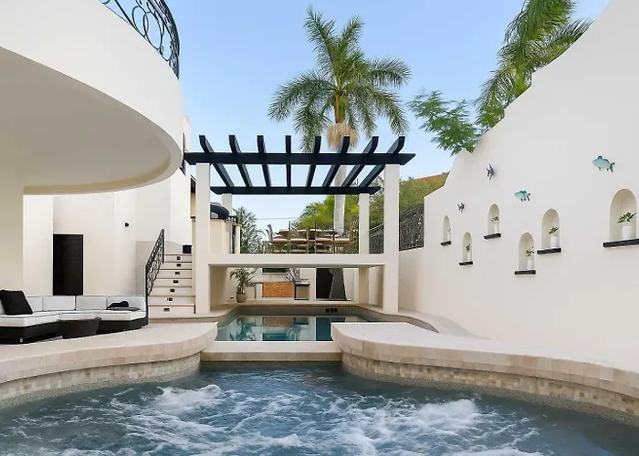 Сasa de vacaciones Marbella Lane Grand 5br Oasis Getaway