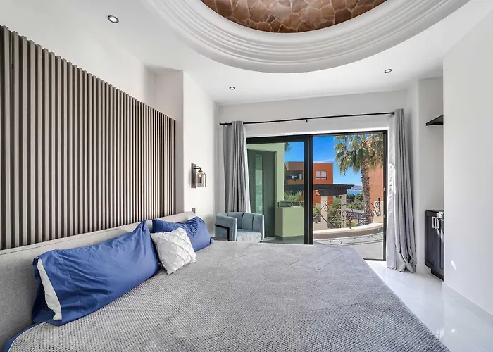 Сasa de vacaciones Marbella Lane Grand 5br Oasis Getaway *