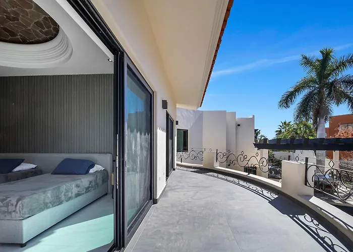 Marbella Lane Grand 5br Oasis Getaway Сasa de vacaciones *