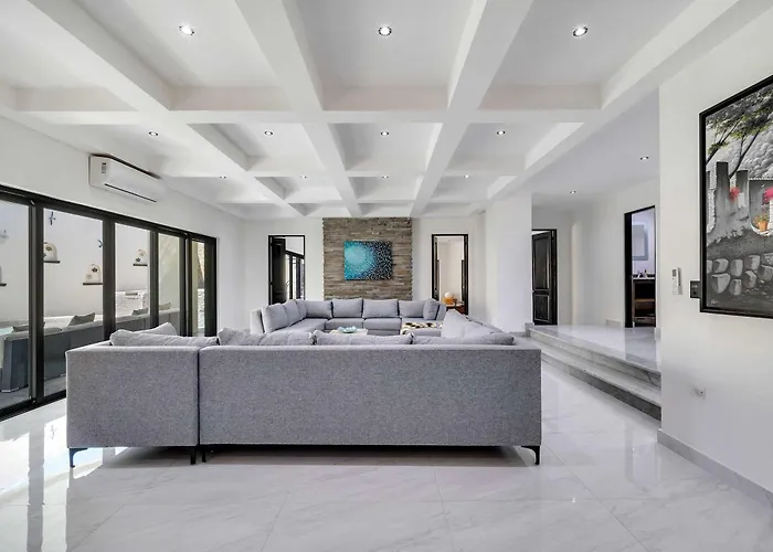 Marbella Lane Grand 5br Oasis Getaway