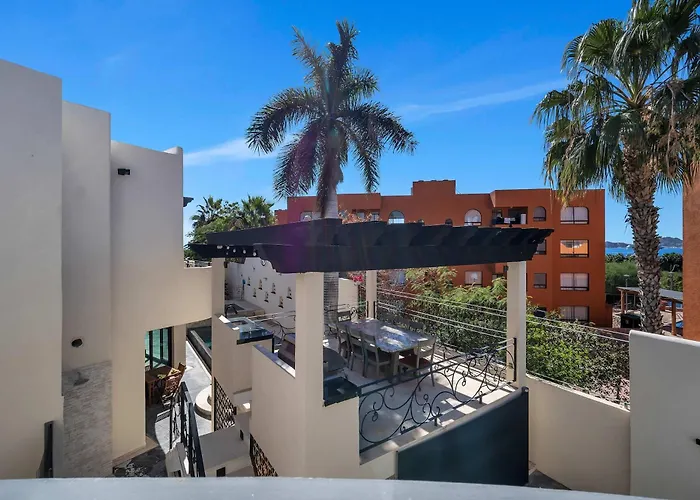 Сasa de vacaciones Marbella Lane Grand 5br Oasis Getaway *